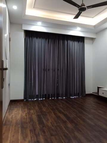 Building Lobby in 4 BHK Builder Floor at SS Southend Floors, South City 2 – for Sale