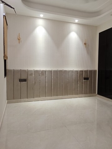 Bathroom in 4 BHK Builder Floor at SS Southend Floors, South City 2 – for Sale
