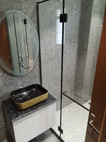 Bathroom in 4 BHK Builder Floor at SS Southend Floors, South City 2 – for Sale