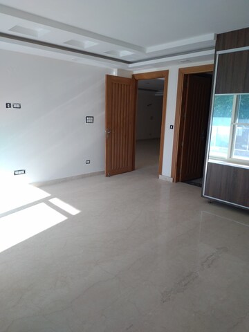 Room in 2 BHK Builder Floor at Sector 23 – for Rent