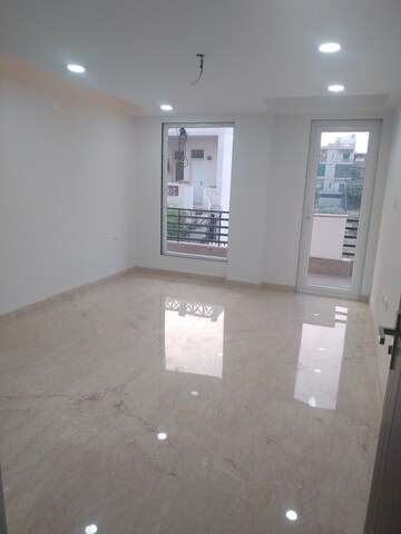 Room in 3 BHK Builder Floor at Palam Vihar – for Sale