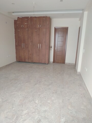 Room in 3 BHK Builder Floor at Palam Vihar – for Sale