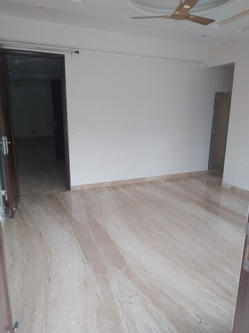 Room in 5 BHK Independent House at Sector 23 – for Sale