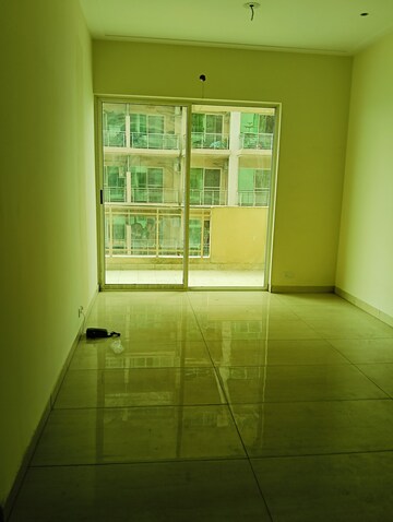 Room in 3 BHK Apartment at Gaur Saundaryam, Tech Zone 4 Greater Noida – for Sale