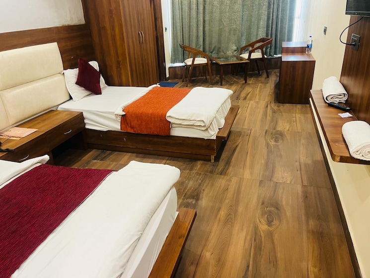 Room, sector 44 Pg For Boys & Girls In Sector 44 7733053