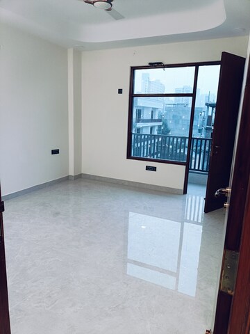 Room in 3 BHK Builder Floor at Puri Kohinoor, Sector 89 – for Sale