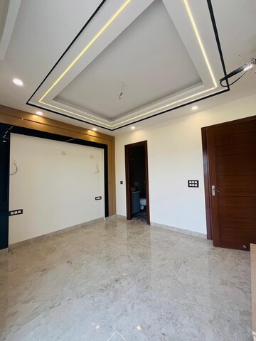 Room in 3 BHK Builder Floor at Tulip Orange, Sector 70 – for Sale