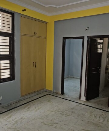 Room in 4 BHK Apartment at Unitech Deerwood Chase, Nirvana Country – for Sale