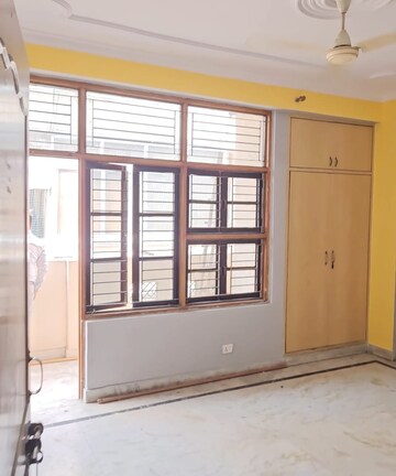 Room in 4 BHK Apartment at Unitech Deerwood Chase, Nirvana Country – for Sale