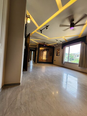 Room in 3 BHK Builder Floor at Sushant Lok 3, Sector 57 – for Sale