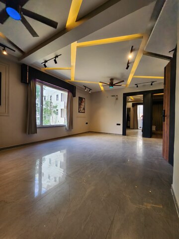 Room in 3 BHK Builder Floor at Sushant Lok 3, Sector 57 – for Sale