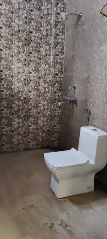 Bathroom in 4 BHK Apartment at Parsvnath Exotica, Sector 53 – for Sale