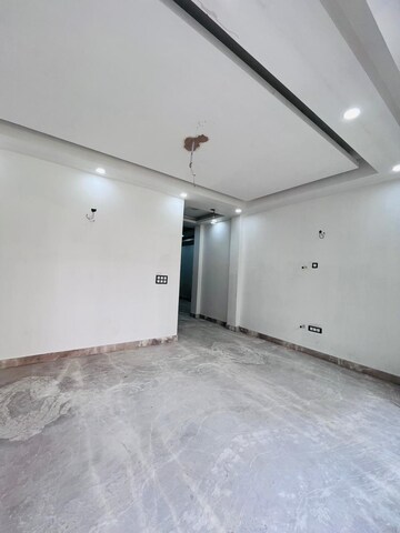 Room in 3 BHK Builder Floor at SS Mayfield Gardens, Sector 51 – for Sale