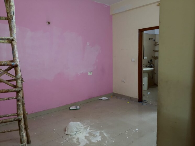 Room, ip extension 3 Bedroom 1200 Sq.Ft. Apartment In Ip Extension Delhi 7734293