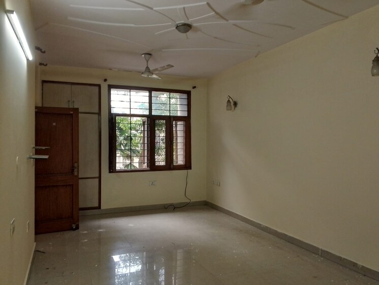 Room, ip extension 3 Bedroom 1200 Sq.Ft. Apartment In Ip Extension Delhi 7734293