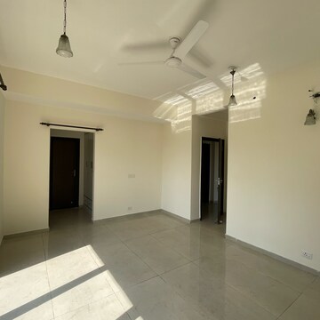 Room in 4 BHK Villa at BPTP Amstoria, Sector 102 – for Sale