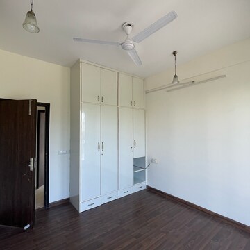 Room in 4 BHK Villa at BPTP Amstoria, Sector 102 – for Sale