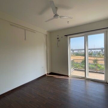 Room in 4 BHK Villa at BPTP Amstoria, Sector 102 – for Sale