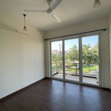Room in 4 BHK Villa at BPTP Amstoria, Sector 102 – for Sale
