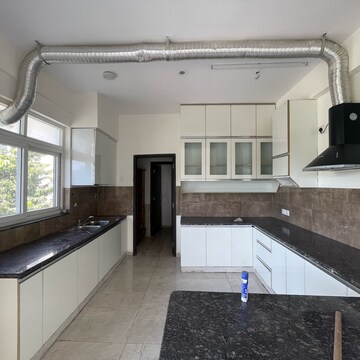 Kitchen in 4 BHK Villa at BPTP Amstoria, Sector 102 – for Sale