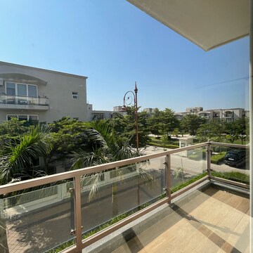 Balcony in 4 BHK Villa at BPTP Amstoria, Sector 102 – for Sale