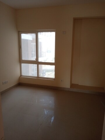 Room in 3.5 BHK Apartment at Sidhartha NCR Green, Sector 95 – for Sale
