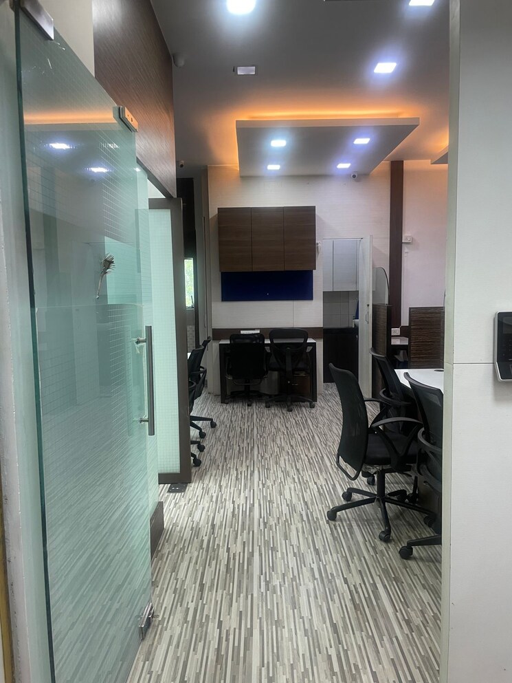  Parking, shree-kamdhenu-estate Commercial Office Space 1500 Sq.Ft. In Malad West Mumbai 7734473