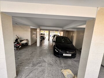 Parking in 4 BHK Builder Floor at Sushant Lok 2, Sector 57 – for Sale