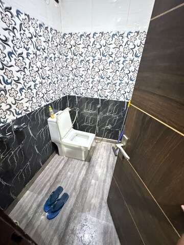 Master Bedroom in 3 BHK Builder Floor at Dwarka Mor – for Rent