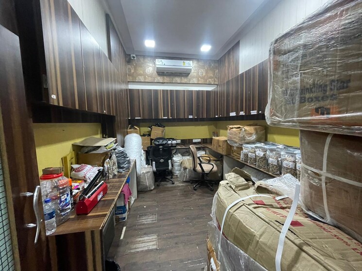  Parking, shree-kamdhenu-estate Commercial Office Space 1000 Sq.Ft. In Malad West Mumbai 7734587