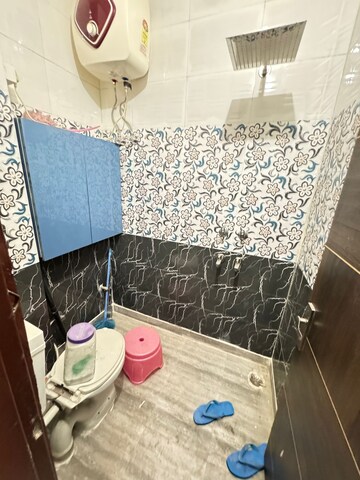 Master Bedroom in 3 BHK Builder Floor at Dwarka Mor – for Rent
