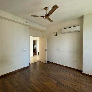 Room in 3 BHK Apartment at Conscient Heritage Max, Sector 102 – for Sale
