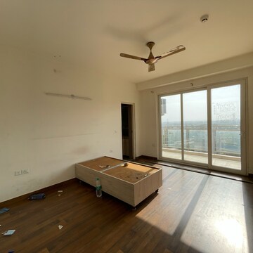 Room in 3 BHK Apartment at Conscient Heritage Max, Sector 102 – for Sale