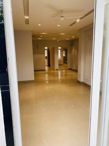 Room in 4 BHK Apartment at Ireo Victory Valley, Sector 67 – for Sale