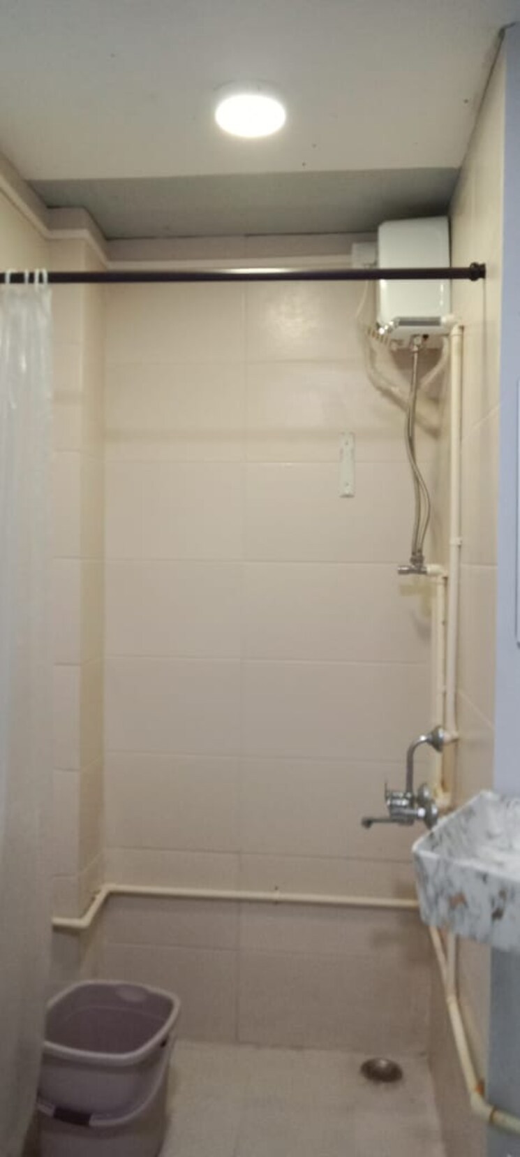 Bathroom, om-palace-pali-hill 2 Bedroom 450 Sq.Ft. Apartment In Pali Hill Mumbai 7734850