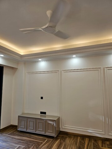 Furnished Amenities in 3 BHK Builder Floor at Sushant Lok 2, Sector 57 – for Sale