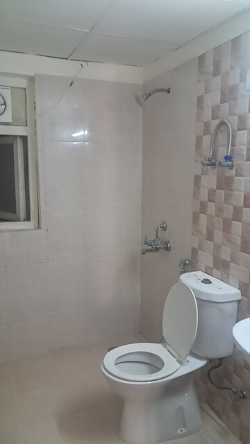 Bathroom in 3.5 BHK Apartment at Amrapali Silicon City, Sector 76 – for Sale