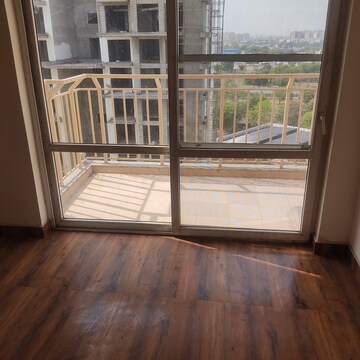 Room in 3.5 BHK Apartment at Shiv Sai Ozone Park, Sector 86 – for Sale