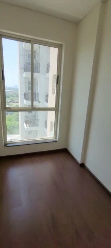 Room in 3.5 BHK Apartment at Imperia Esfera, Sector 37c – for Sale