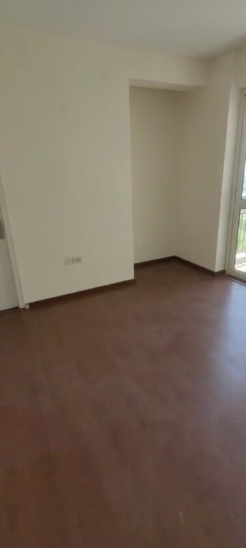 Room in 3.5 BHK Apartment at Imperia Esfera, Sector 37c – for Sale