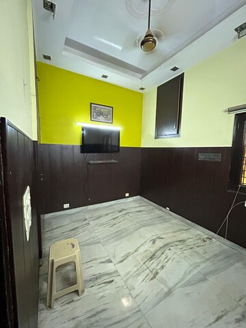 Bedroom in 2 BHK Apartment at Patparganj – for Rent