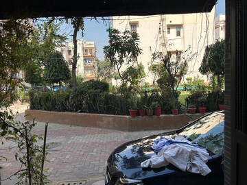 Bedroom in 2 BHK Apartment at Patparganj – for Rent