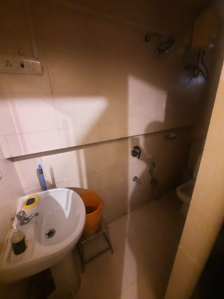 Bathroom, virgo-heights 2 Bedroom 450 Sq.Ft. Apartment In Bandra West Mumbai 7735936