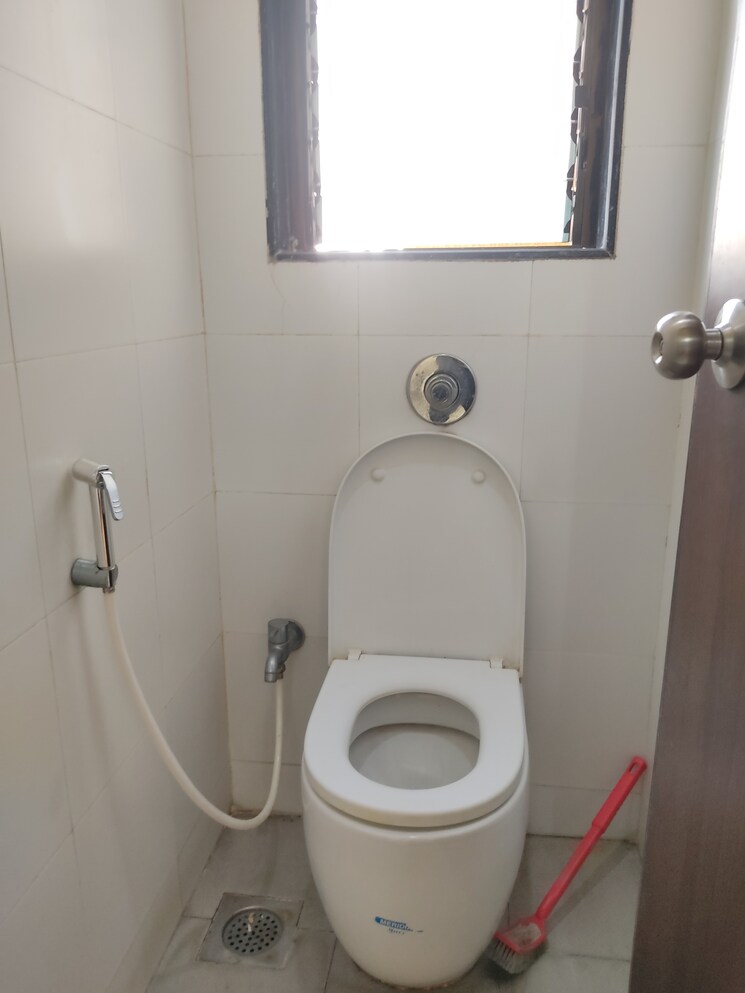 Bathroom, kachnar-chs-vasant-vihar 1 Bedroom 540 Sq.Ft. Apartment In Vasant Vihar Thane 7736099