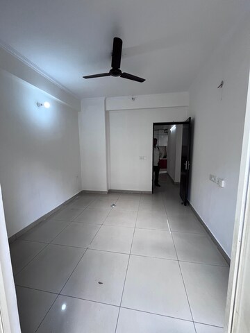 Room in 3 BHK Apartment at Panchsheel Greens, Sector 16 Greater Noida – for Sale