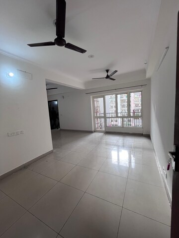 Room in 3 BHK Apartment at Panchsheel Greens, Sector 16 Greater Noida – for Sale