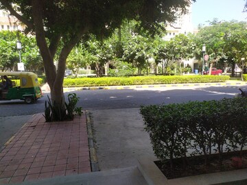 Parking in 5 BHK Villa at DLF New Town Heights Town Houses, Sector 86 – for Rent