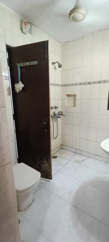 Bathroom in 4 BHK Apartment at M3M Merlin, Sector 67 – for Sale