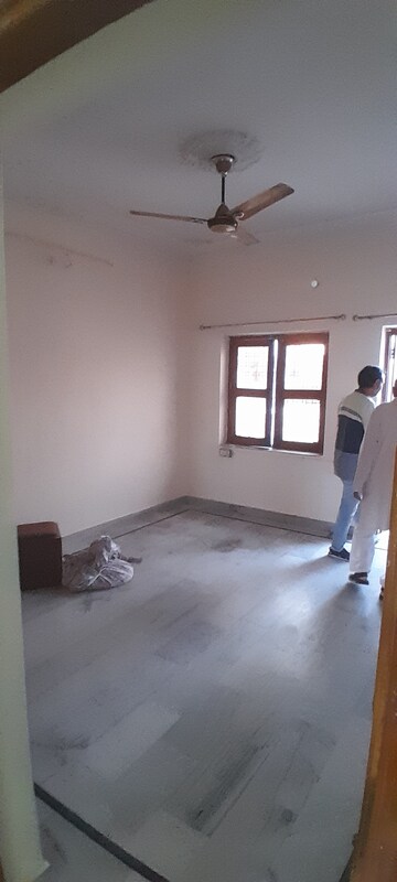 Room in 3.5 BHK Villa at Sardhana Road – for Sale
