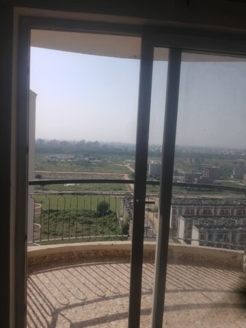 Room in 2 BHK Apartment at Sector 70 – for Rent